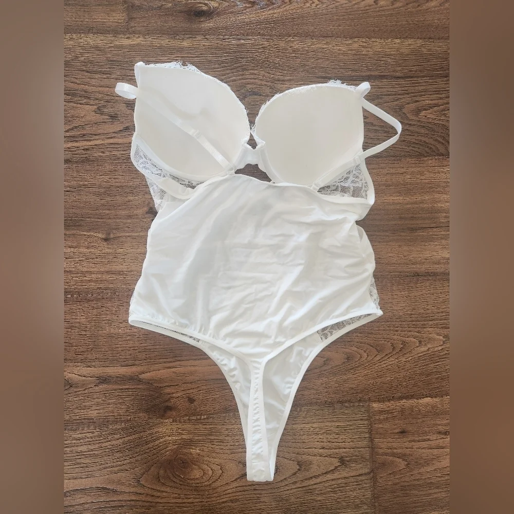 NWOT White Lace Criss Cross Teddy Bodysuit XL - Picture 2 of 6